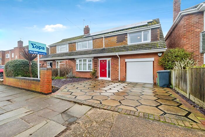 3 Bedroom Semi Detached House For Sale In Richards Avenue, Lincoln, LN6