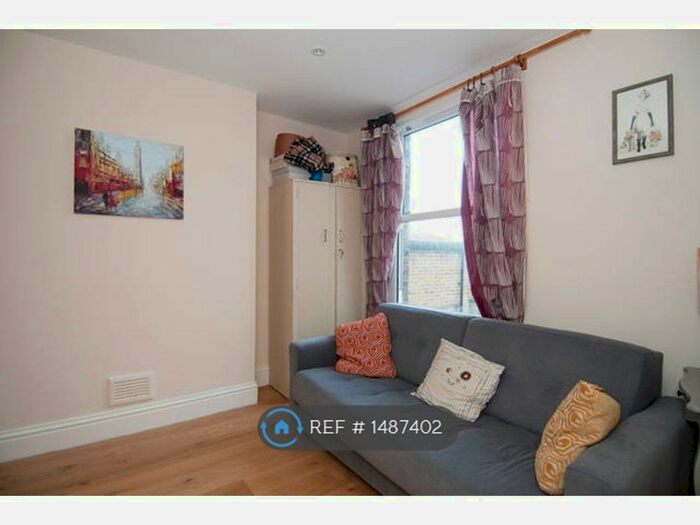 3 Bedroom Flat To Rent In Shirland Road, London, W9