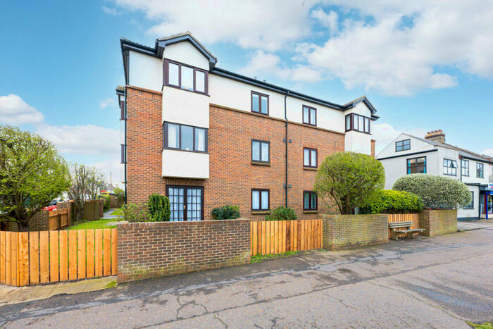 2 Bedroom Apartment To Rent In Westleigh Avenue, Leigh-on-sea, SS9