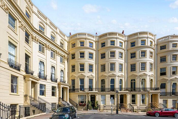 1 Bedroom Flat To Rent In Brunswick Square, Hove, East Sussex, BN3