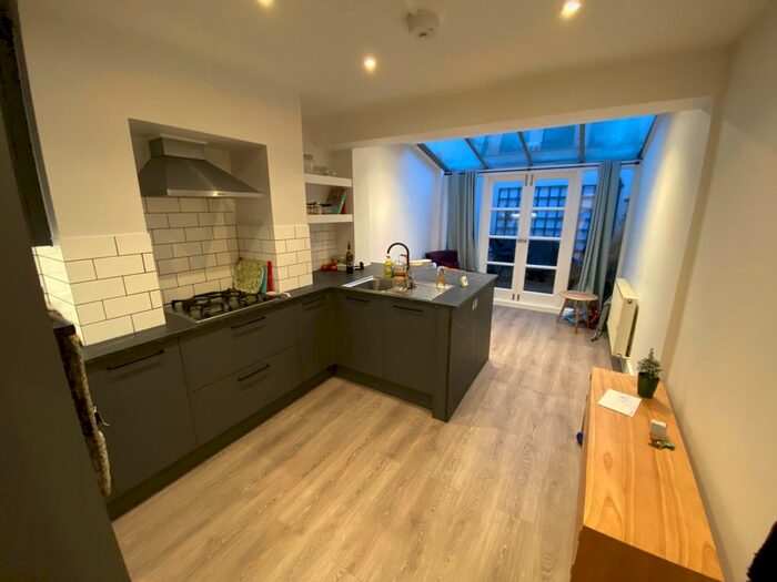 2 Bedroom Flat To Rent In Clapham Manor Street, Clapham, London, SW4