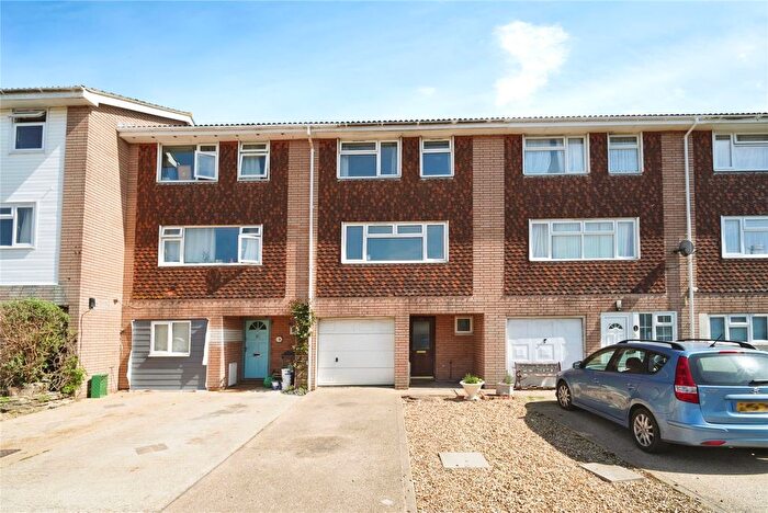 3 Bedroom Property To Rent In Hardy Close, New Milton, BH25