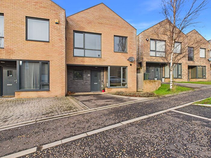 3 Bedroom Semi Detached House For Sale In Broadleaf Walk, Birtley, DH3