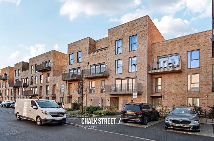 1 Bedroom Flat For Sale In Somerville House, Fairlane Road, Rainham, RM13