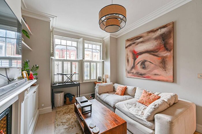 2 Bedroom Maisonette To Rent In Hambalt Road, Abbeville Village, London, SW4