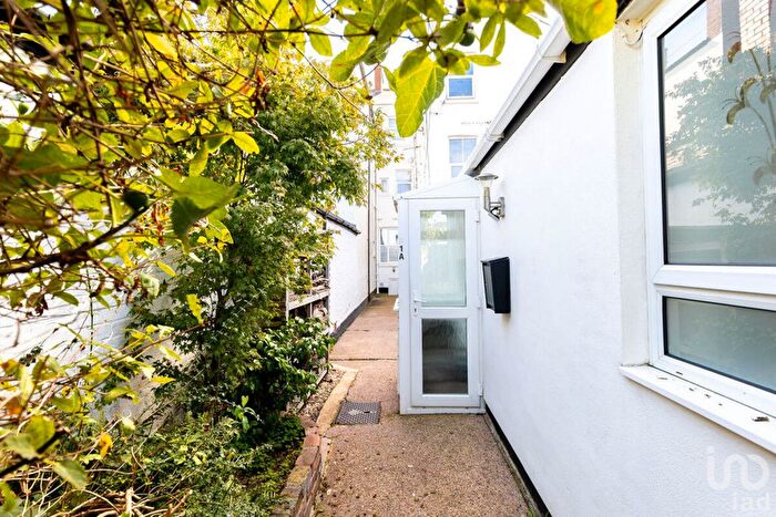 2 Bedroom Flat For Sale In Alexandra Terrace, Exmouth, EX8