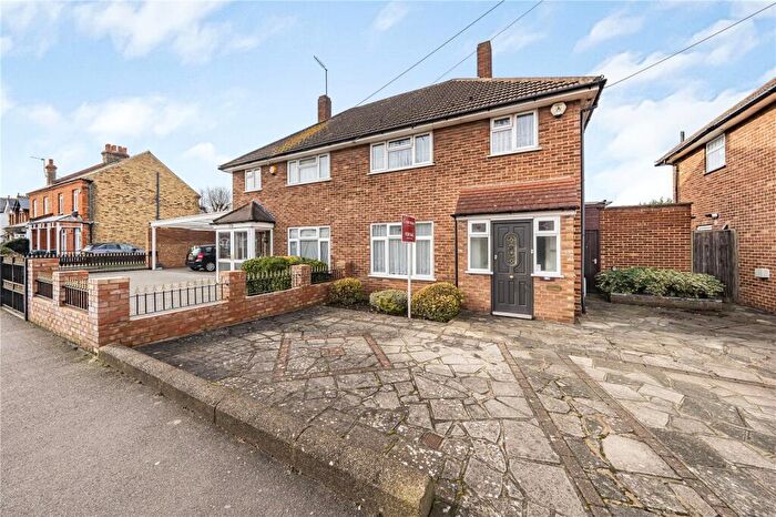 3 Bedroom Semi Detached House For Sale In Elm Road, New Malden, KT3