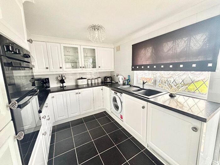 2 Bedroom Park Home For Sale In Kings Park, Canvey Island, SS8