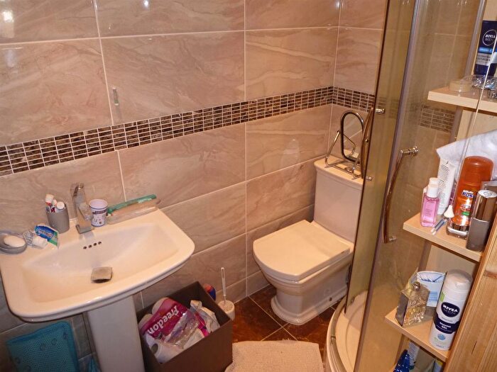 5 Bedroom Semi-Detached House To Rent In Halfway Avenue, LU4