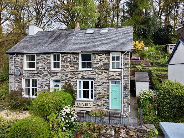 2 Bedroom House For Sale In Bron Derw, Dolwyddelan, LL25