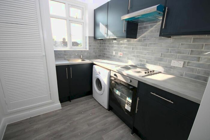 2 Bedroom Flat To Rent In Leeland Way, Neasden, London, NW10