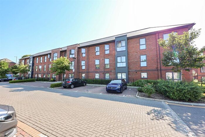 2 Bedroom Flat For Sale In Defiant House, Kellett Street, St Andrews Park, UB10