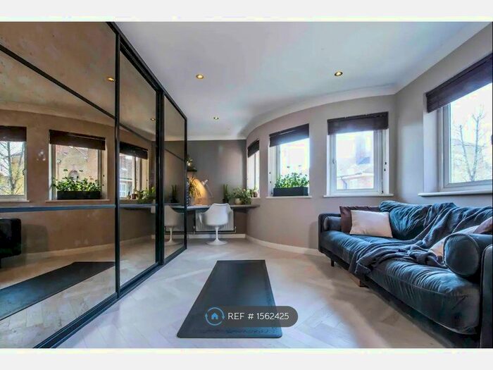 1 Bedroom Flat To Rent In Drake Court, London, W10