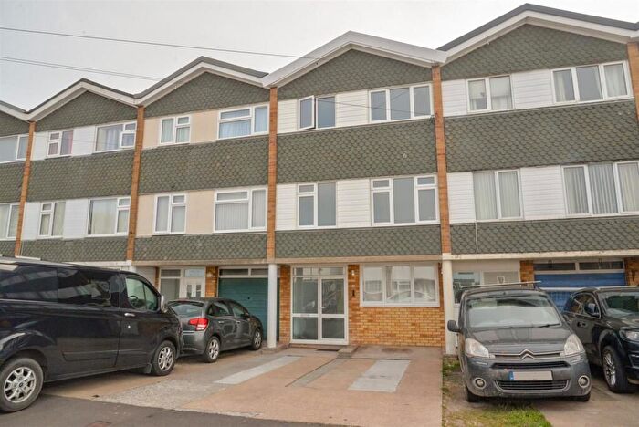 4 Bedroom Terraced House For Sale In Somerton Close, Bridgwater, TA6