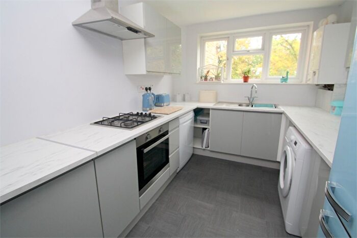 2 Bedroom Flat To Rent In Vivienne House, Staines-Upon-Thames, TW18