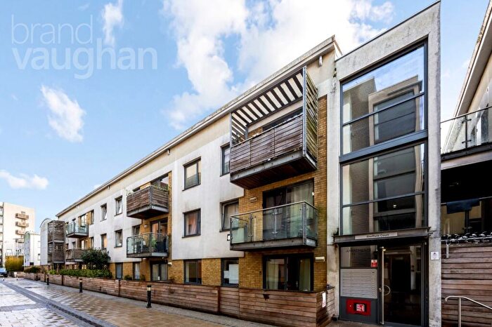 2 Bedroom Flat For Sale In Kingscote Way, Brighton, East Sussex, BN1