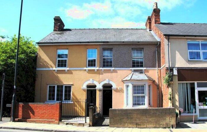 3 Bedroom End Of Terrace House To Rent In Bedroom House To Rent, Rodbourne Road, SN2