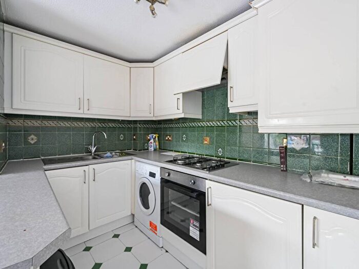 2 Bedroom Maisonette To Rent In Boleyn Road, Walthamstow, London, E17