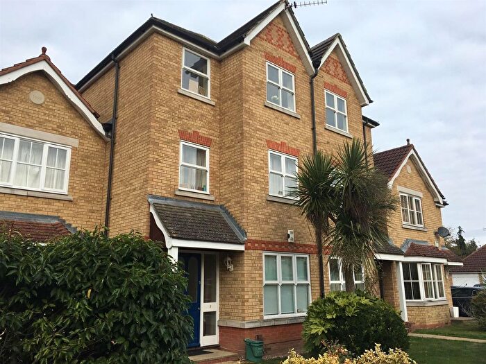 6 Bedroom Terraced House To Rent In Nightingale Shott, Egham, TW20