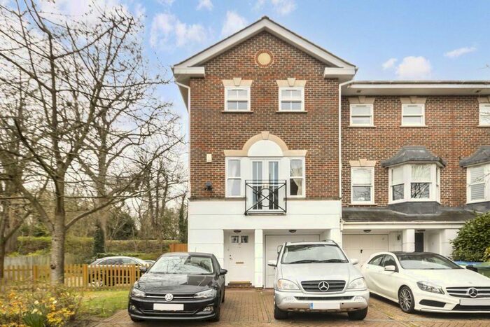 4 Bedroom Semi-Detached House To Rent In Hayward Road, Thames Ditton, KT7