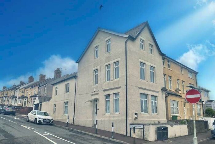 5 Bedroom Semi-Detached House To Rent In Dock View Road, Barry, CF63