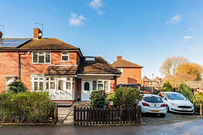 3 Bedroom End Of Terrace House For Sale In Hornbeam Grove, Chingford, E4