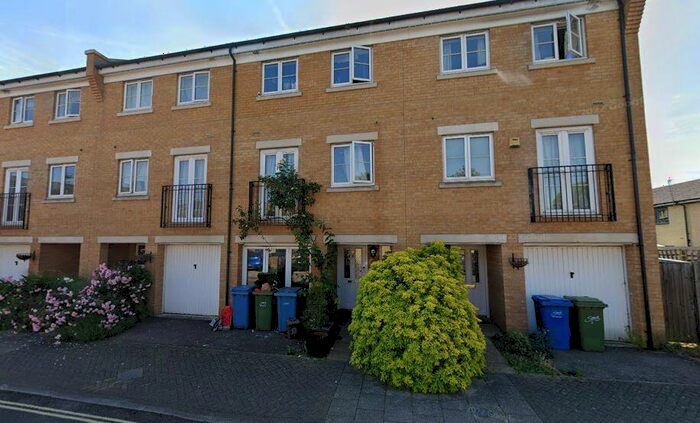 4 Bedroom Town House For Sale In Lynbrook Grove, London, SE15