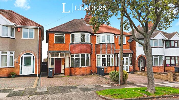 3 Bedroom Semi-Detached House For Sale In Bradstock Road, Birmingham, West Midlands, B30