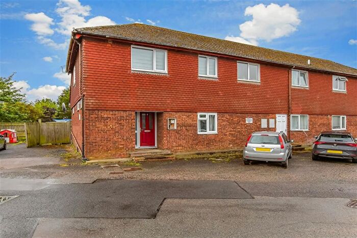 2 Bedroom Flat For Sale In Station Approach, Staplehurst, Kent, TN12