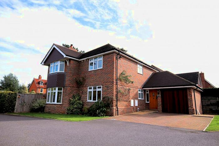 4 Bedroom Detached House To Rent In Wargrave Road, Twyford, RG10