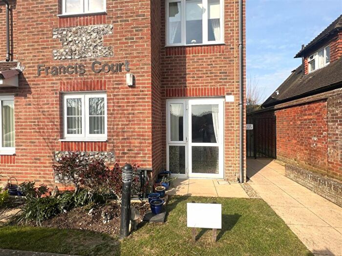 2 Bedroom Flat For Sale In Church Street, Littlehampton, BN17