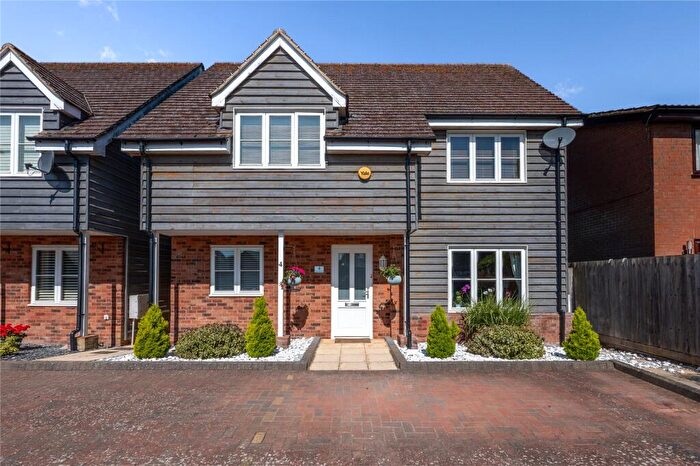 3 Bedroom Detached House For Sale In Hardinge Place, Toddington, Bedfordshire, LU5