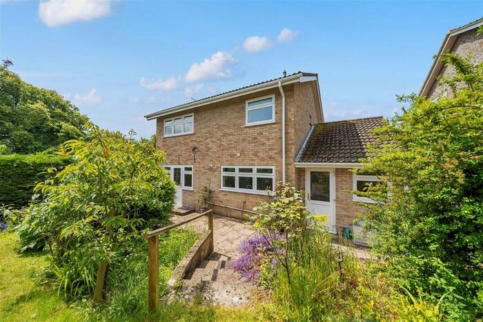 3 Bedroom Detached House For Sale In Lordsfield Gardens, Overton, Basingstoke, RG25