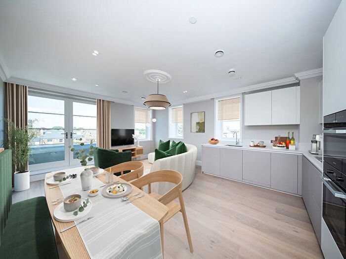 2 Bedroom Flat For Sale In Kew Foot Road, Richmond Upon Thames, TW9