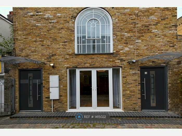 2 Bedroom Semi-Detached House To Rent In Horse Yard, London, N1