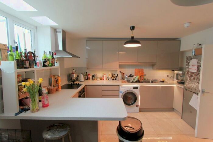 3 Bedroom Flat To Rent In Kellaway Avenue, Bristol, BS6