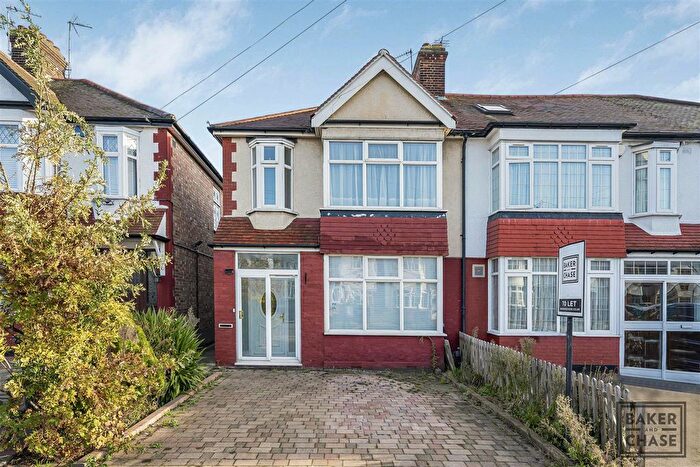 3 Bedroom End Terrace House To Rent In Munster Gardens, London, N13