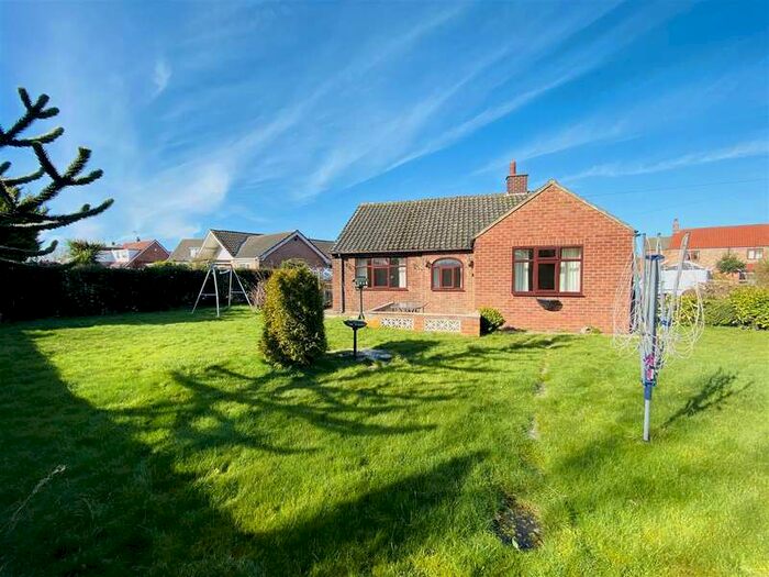 Houses for sale & to rent in YO8 9LU, Dam Lane, Hambleton Selby