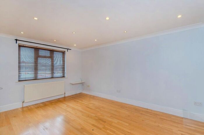 3 Bedroom Flat To Rent In Exeter Road, Harrow, HA2