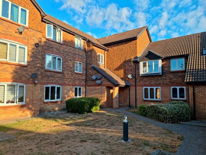2 Bedroom Flat To Rent In Shelley Way, London, SW19