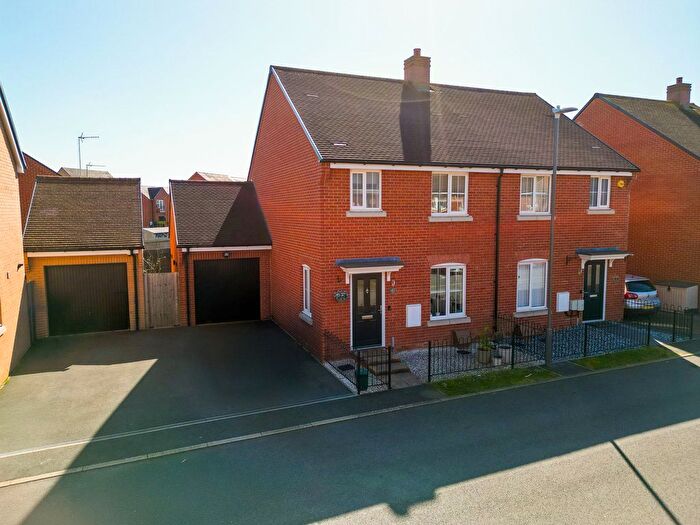 3 Bedroom Semi Detached House For Sale In Comet Way, Aylesbury, HP18