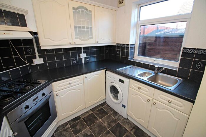 2 Bedroom Flat To Rent In Creighton Avenue, Kenton, Newcastle Upon Tyne., NE3