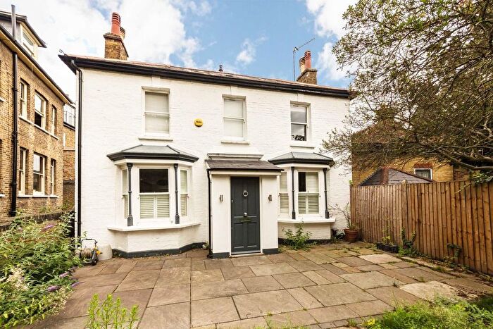 3 Bedroom Detached House To Rent In Mattock Lane, West Ealing, W13