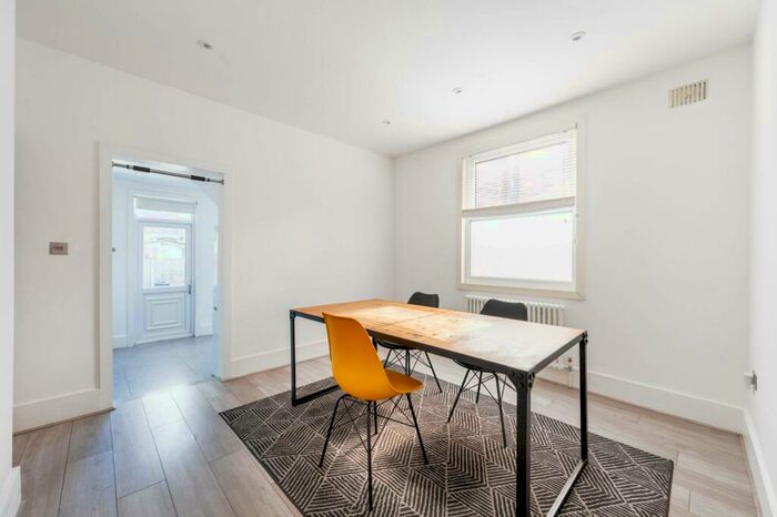 2 Bedroom Flat To Rent In Newton Road, Cricklewood, London, NW2