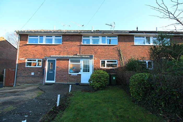 3 Bedroom Terraced House To Rent In St. Johns Road, Hedge End, SO30