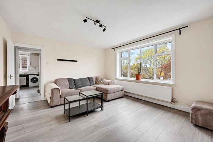 2 Bedroom Flat For Sale In Turpington Lane, Bromley, BR2