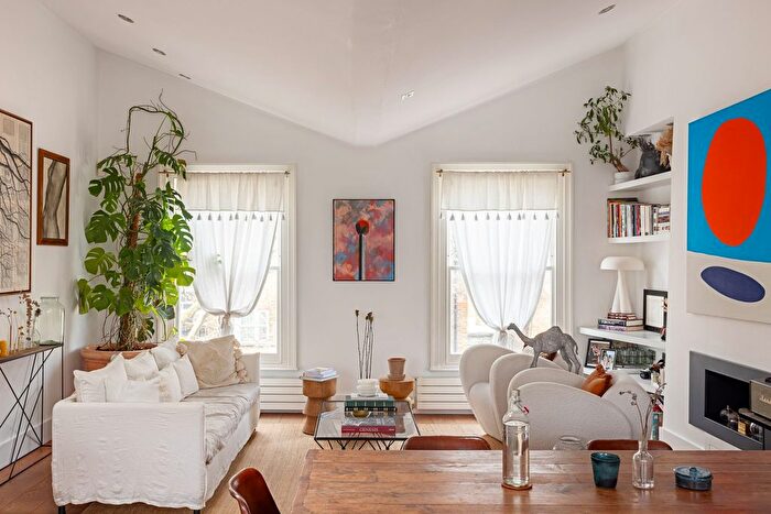 3 Bedroom Flat For Sale In Faraday Road, London, W10