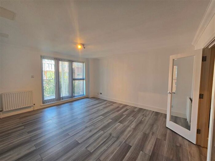 2 Bedroom Flat To Rent In Twickenham Road, Teddington, TW11