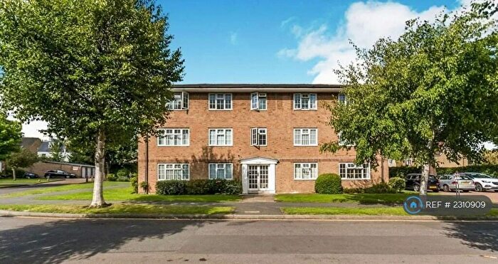 2 Bedroom Flat To Rent In Robin Hood Lane, Sutton, SM1