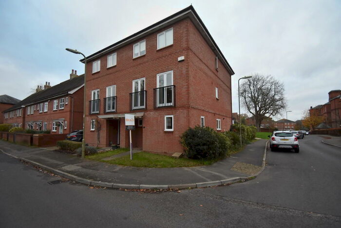 5 Bedroom Town House To Rent In Knowle, Fareham, PO17